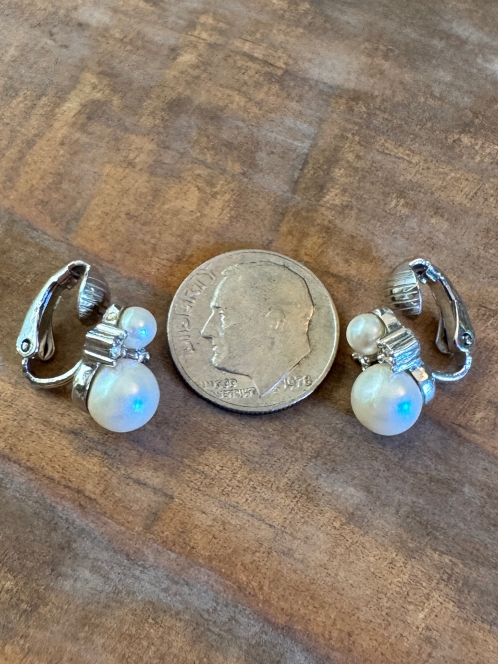 Rare style Vintage Christian Dior clip on earrings Small pearl/rhinestone - Picture 8 of 10
